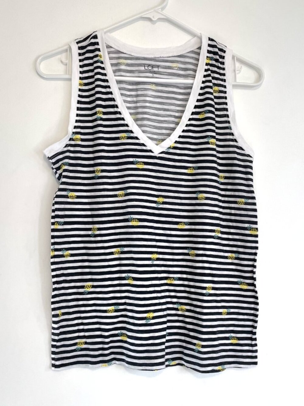 ANN TAYLOR LOFT White Black Stripe Pineapple Fruit V-Neck 100% Cotton Tank Top